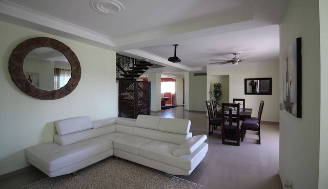 Luxury penthouse in central Santiago, pool, jacuzzi, pool table, fast internet!