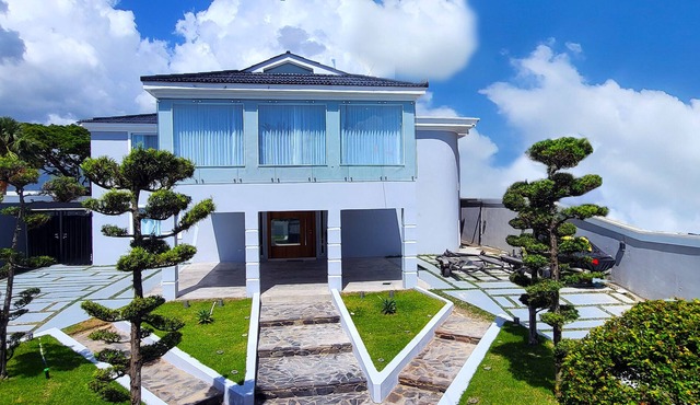 Luxury Mansion 7 bedrooms, Chef Included, Heated Pool