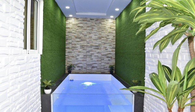 Luxury apartment with private hot tub Jacuzzi/3bed/2bath/pool/AC