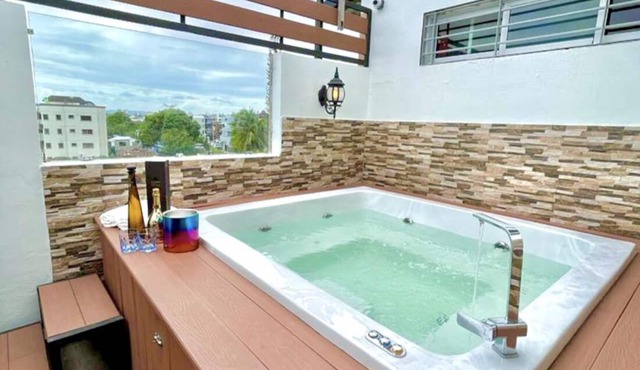 Luxury 5 beds penthouse-Private Jacuzzi & Karaoke Bar