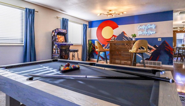 Luxurious & Spacious Home with Mini Golf, Arcade Games, Fire Pit and more! in Westminster