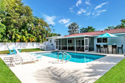 Luxury 5BR Villa Heated Pool near Beach & Casino in Dania Beach