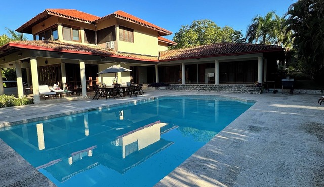 Luxury 6-Bedroom Villa in Casa de Campo – Private Pool, Staff & Resort Access