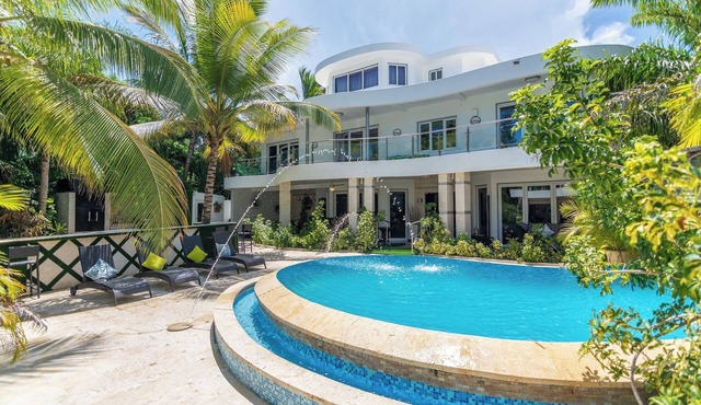 Luxury 7 bedrooms villa in Sosua center
