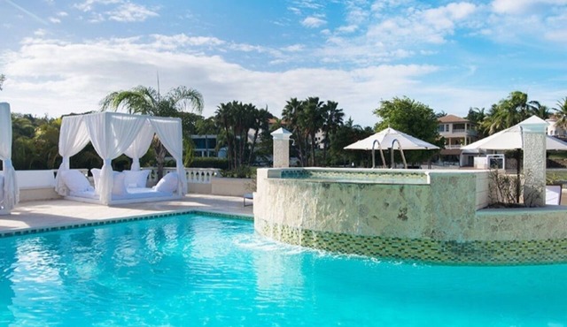 Luxury all- inclusive villa w/private chef