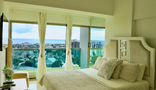 LUXURY APART WITH SEA VIEW, SPA, cine, pool ,