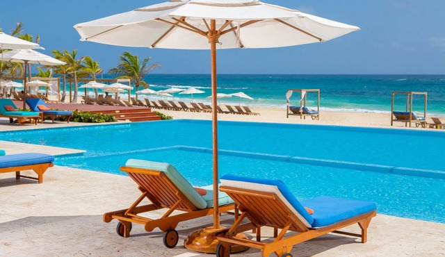 Luxury apartment in Punta Cana with Beach Club, Restaurant and Golf Course.