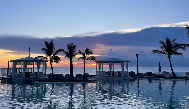 Luxury Apartment Tracadero 2 Bedrooms Sea Pools access, Private Garden Workspace
