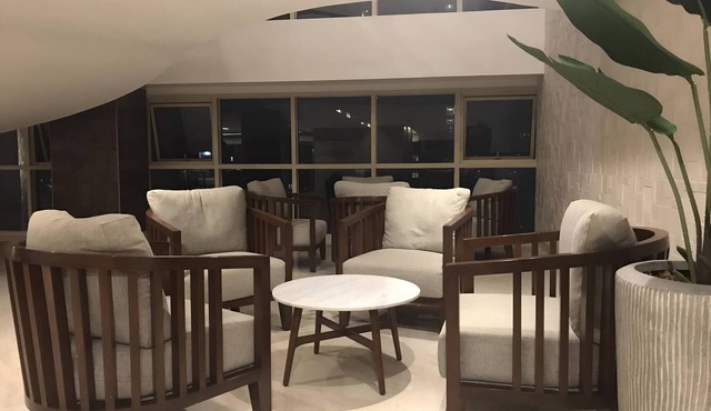 Luxury Bay Condo near MOA With Balcony Free Wi-Fi