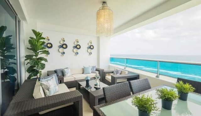 Luxury Beachfront Condo- Ocean Views +Pool +Beach Access