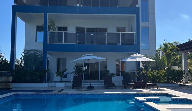 Luxury BeachFront Villa with Private pool and Ocean View!