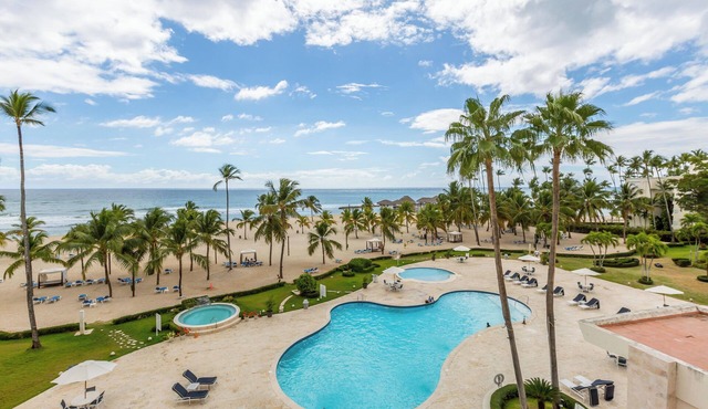 Luxury Condo| Beachfront| Full Kitchen| Fast wifi
