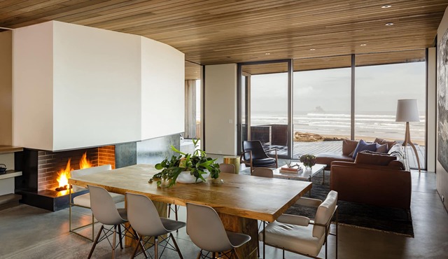Luxury Designer Beachfront Home 3 Bed, 3.5 Bath in Arch Cape, Oregon. in Arch Cape