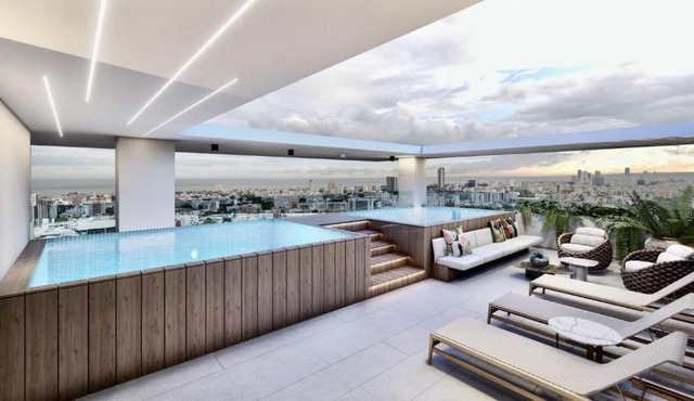 Luxury Designer Suite, Infinity Pool,City Views