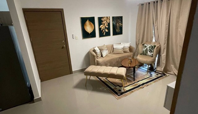 Luxury Hotel style Apartment. With a/c, hot and cold water. 3bs 2 bathroom
