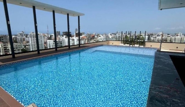 luxury king bed bedroom's with Pool, GYM, playground in heart of Santo Domingo