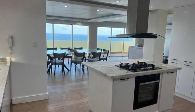 Luxury oceanfront big apartament
