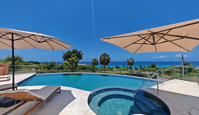 Luxury Oceanfront Villa - Heated Pool+Jacuzzi+A/C+Starlink+Chef's Kitchen+Maid