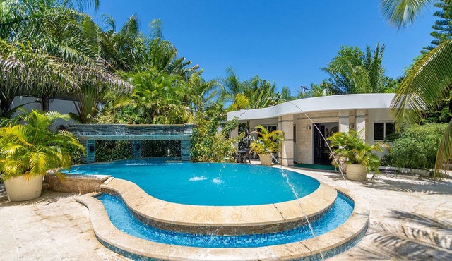 Luxury party complex in Sosua, 2 large villas, 16 BD/16 BTH, 2 pools, near all