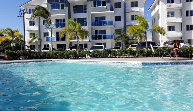 Luxury penthouse; 3 hab. pool, AC, wifi, cable, Netflix, terraza. 58 amenidades.