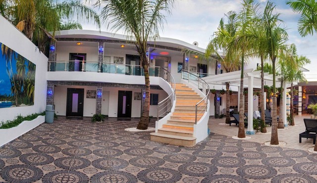 Luxury private villa for bachelor parties/weddings/birthdays, near beaches&bars