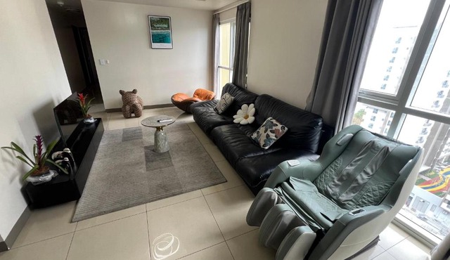 Luxury Spacious 3Bedrooms with Maid's Room Bunkbed Massage Chair Bayview Free Pool & Parking Near Okada & MOA