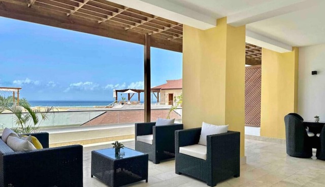 Luxury Upscale Condo, Finely Decorated, Breathtaking Bay Views, Tranquil Retreat