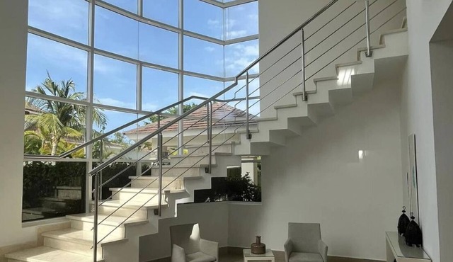 Luxury Villa for winter! Breakfast Chef! Beaches Restaurants. Entertainment !