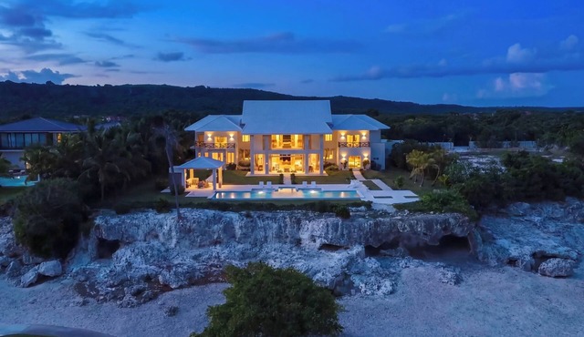 Luxury Villa On a Cliff: Ocean Views, Full Butler/Chef Service, Up to 15 guests