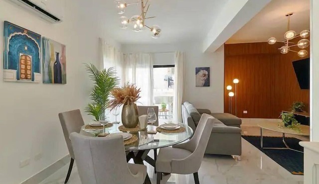LuxuryCityCenterApart-Pool-Gym-WiFi-A/C-YellowKey*