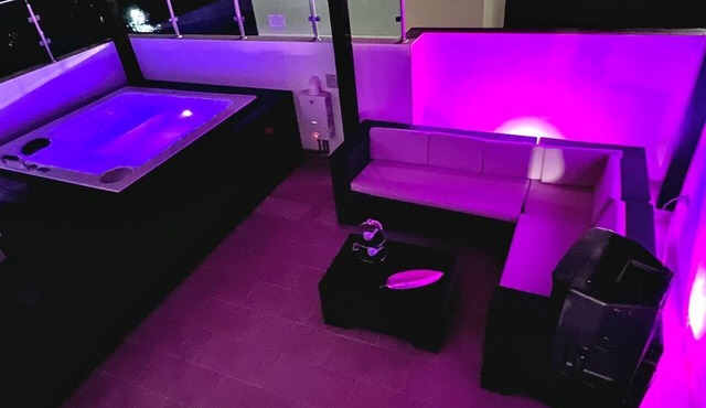Magnificent Pent House w/Jacuzzi