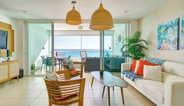 Marbella | Beachfront Pool Full Kitchen