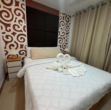 McKinley Hill BGC 1BR Pool, Gym, Sauna Sleeps 3