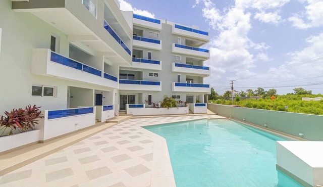 Modern 2BR/2BA Condo w Pool 10 min walk to Beach