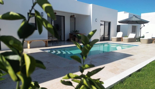 Modern 3 BR Villa w/pool in gated community