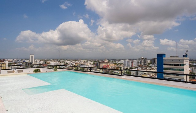 Modern And Safe In City Center W/Pool By YellowKey