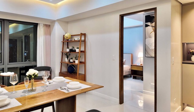 Modern Apartment walk to Greenbelt w/Rooftop Pool & Gym