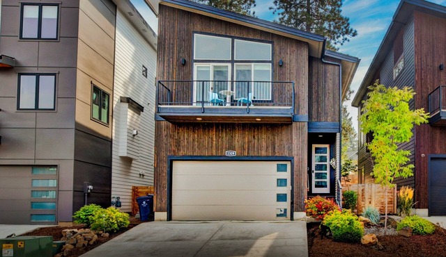 Modern Bend Vacation Home, Old Mill, HOT TUB! in Bend