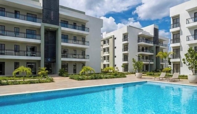 Modern Family 3BR apt . Shared Pool . 15 minutes to the Beach