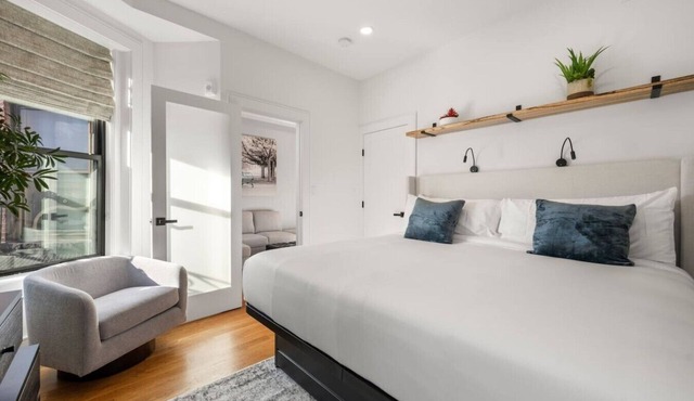 Modern Luxury 2BR | King + Queen | Suite 8 in Boston