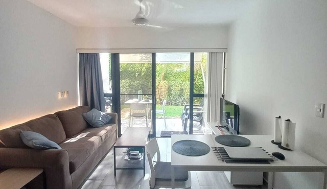 Modern remodeled 1br/1ba condo steps from the beach!