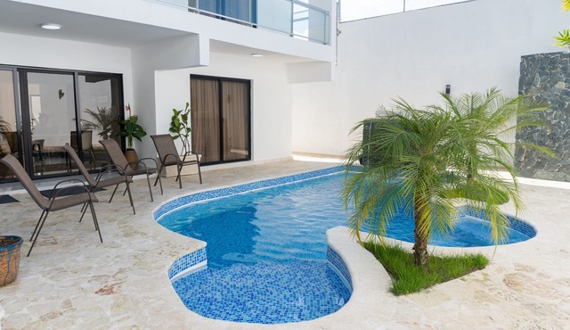 Modern Spacious 5 bedroom villa, Van & driver included