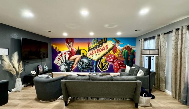 Modern & Spacious 3 Bed/2 Bath-Sleeps 8, Near Airport, Strip & Stadium in Las Vegas