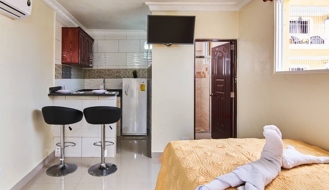 Modern Studio Near Airport Fast WiFi Generator