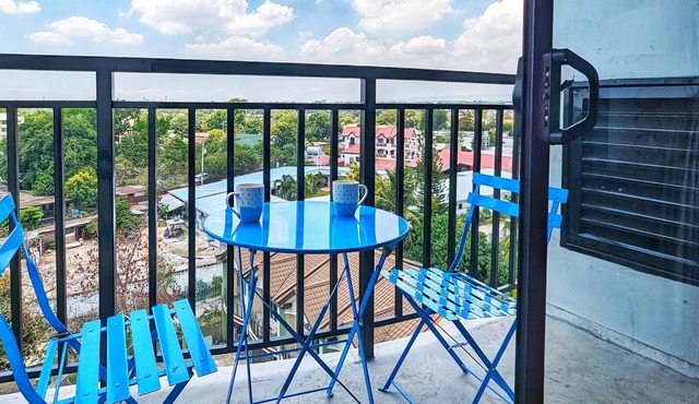 Modern Studio w/Rooftop Pool Near Clark