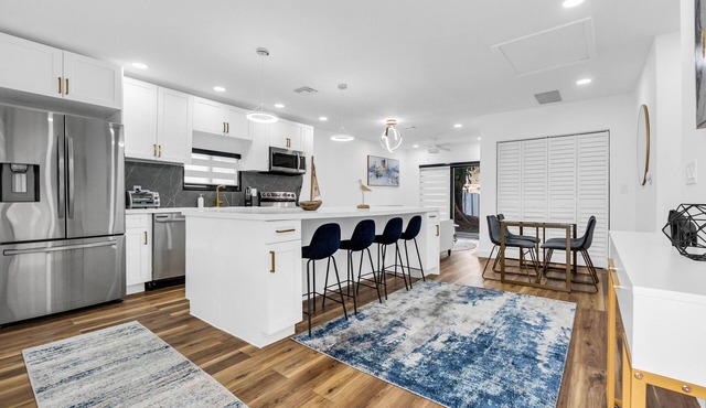 Modern Updated Home - Pet Friendly - 15 min or less to airport/beach/downtown in Fort Lauderdale