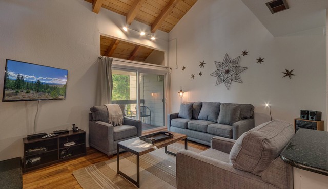 Mountain High: 2 BR, 1.5 BA Townhouse in Carnelian Bay, Sleeps 4 in Carnelian Bay