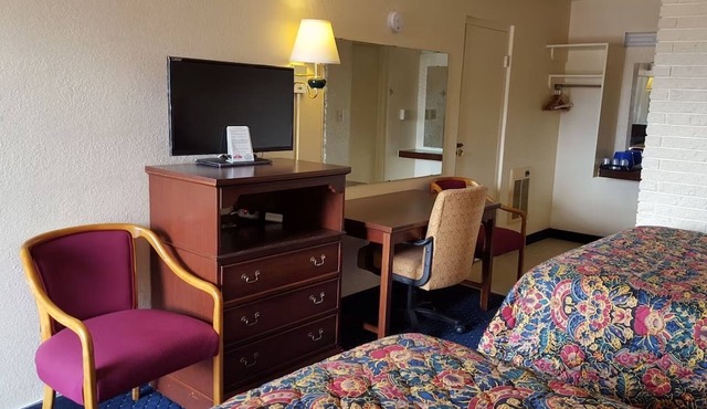 Multiple Beds Non Smoking, Red Carpet Inn, Complimentary Parking, Blacksburg VA in Blacksburg