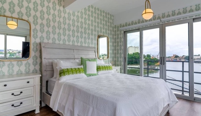 NEW & COZY 2Bdr Apt, Panoramic Oceanfront Views!