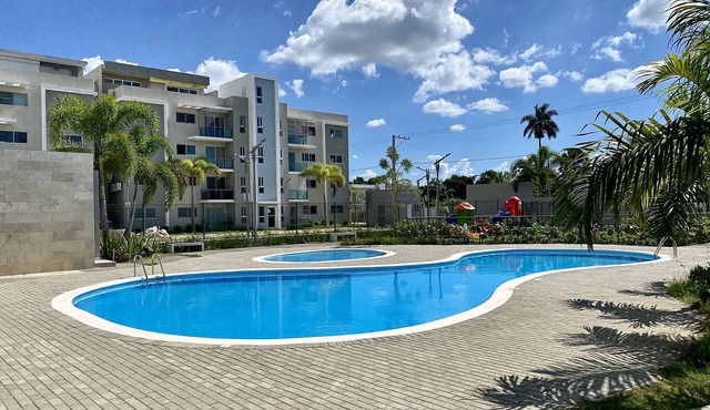 New 3 BR/2BA Apartment with A/C, wifi and pool!